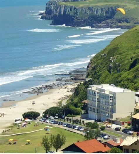Casa De 2 Quartos Com 2 Ares-Condicionados Em Torres-Rs - Na Mais Bela Praia Gaucha - Cozinha - Banheiro - Tv Smart 32 E Wi-Fi - Estacionamento - Anfitria Superhost No Bnb Villa Ngoại thất bức ảnh
