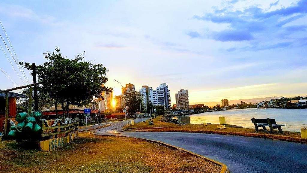 Casa De 2 Quartos Com 2 Ares-Condicionados Em Torres-Rs - Na Mais Bela Praia Gaucha - Cozinha - Banheiro - Tv Smart 32 E Wi-Fi - Estacionamento - Anfitria Superhost No Bnb Villa Ngoại thất bức ảnh