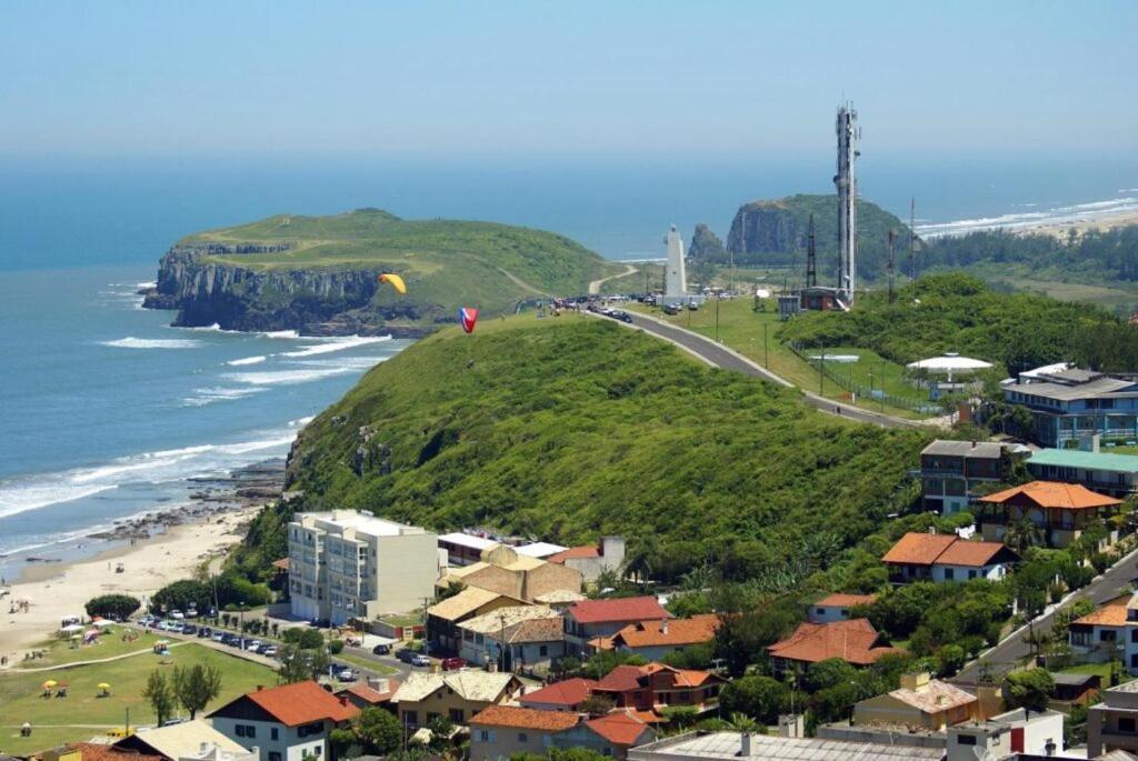 Casa De 2 Quartos Com 2 Ares-Condicionados Em Torres-Rs - Na Mais Bela Praia Gaucha - Cozinha - Banheiro - Tv Smart 32 E Wi-Fi - Estacionamento - Anfitria Superhost No Bnb Villa Ngoại thất bức ảnh