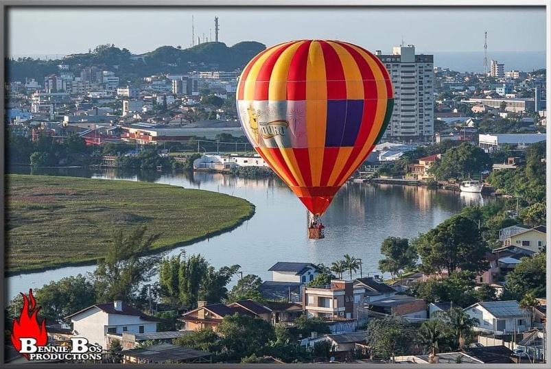 Casa De 2 Quartos Com 2 Ares-Condicionados Em Torres-Rs - Na Mais Bela Praia Gaucha - Cozinha - Banheiro - Tv Smart 32 E Wi-Fi - Estacionamento - Anfitria Superhost No Bnb Villa Ngoại thất bức ảnh